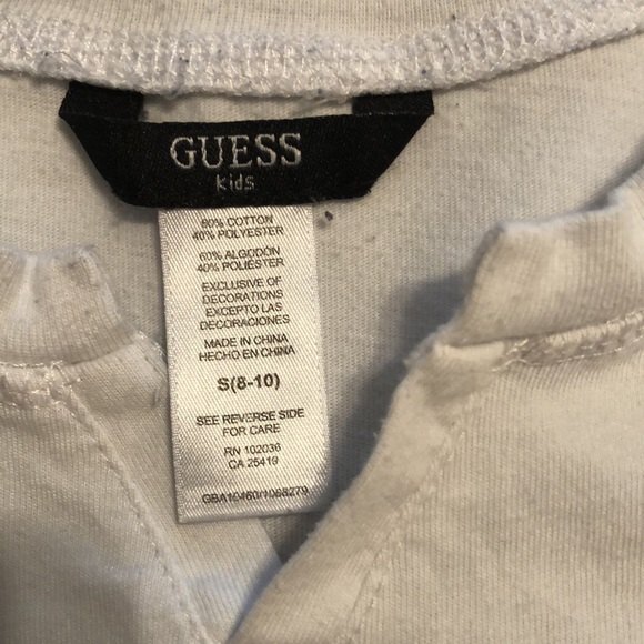 Guess Vneck Tshirt size 8/10 - Picture 3 of 3